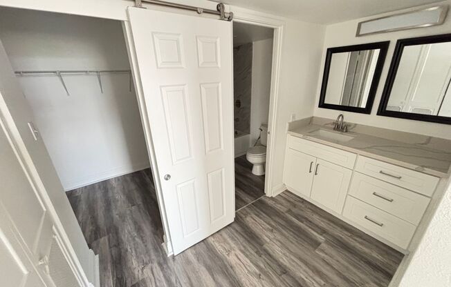 Stunning 2-Bed, 2-Bath High-Rise Residence in Wimbledon Tower