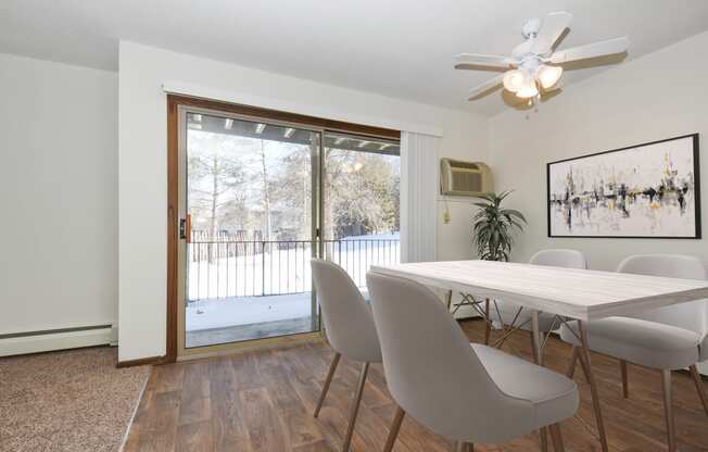 Dining Area  at Glen Pond Apartments, Eagan
