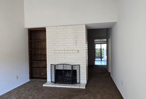 2795p- 649- 7512 Stockdale Hwy MG