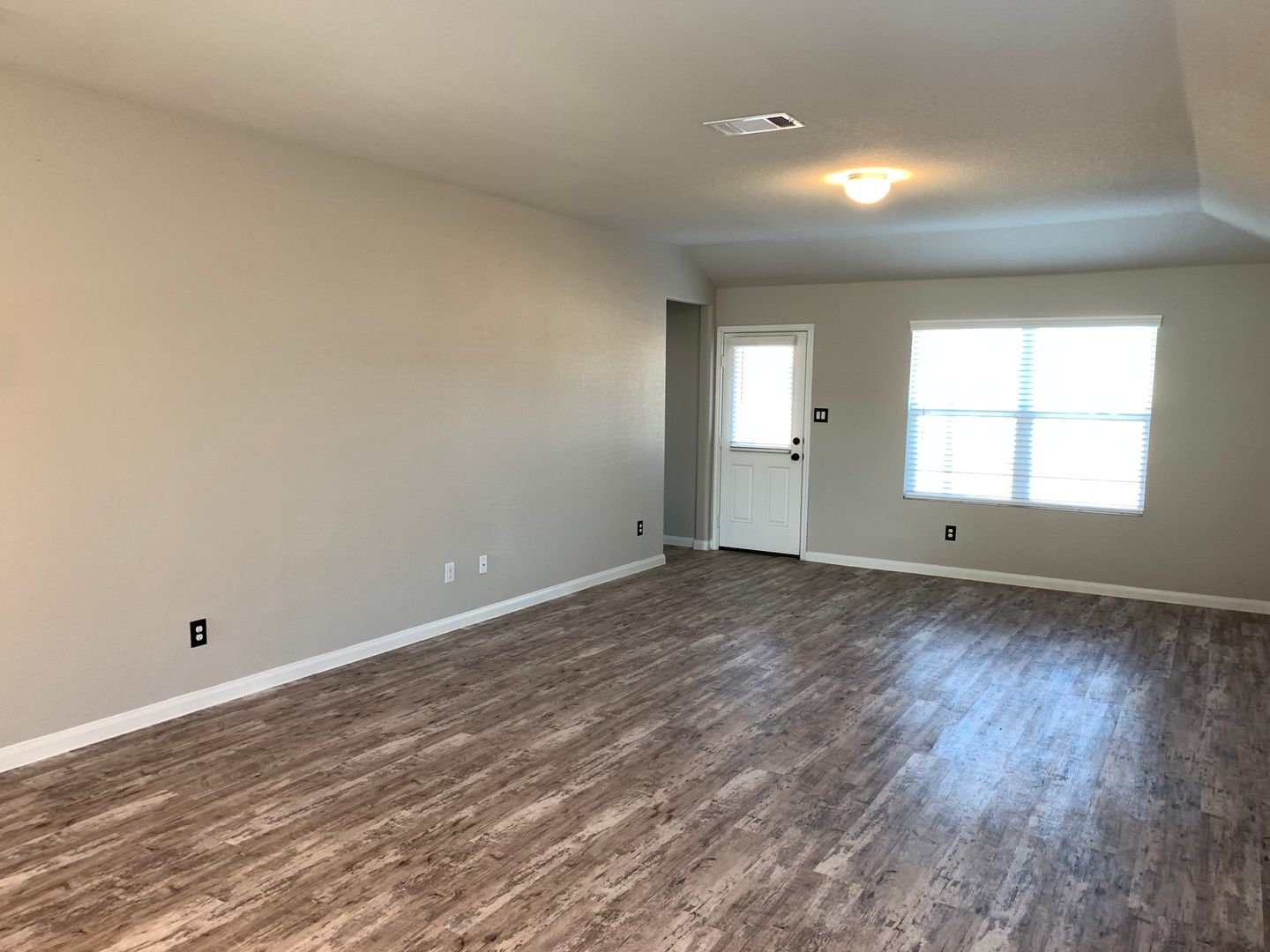 Voss Farms / Fridge Included / Separate Dining Area / Fenced in Yard / NBISD / 2 Community Pools