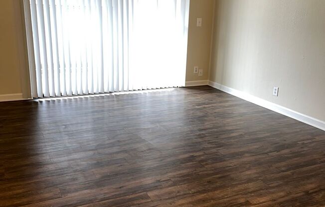 2 beds, 1 bath, 861 sqft, $1,695, Unit 23