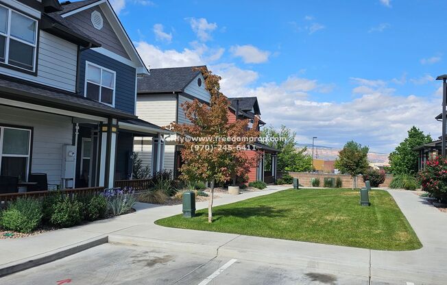 Beautiful Furnished 2bed 2.5 bath Townhome in North Grand Junction near 24 1/2 rd