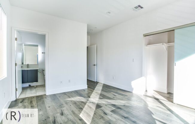 3 beds, 3 baths, 1,565 sqft, $3,600, Unit 11639 1/2 Burbank Blvd