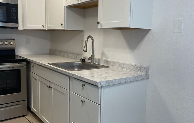 1 bed, 1 bath, 437 sqft, $995