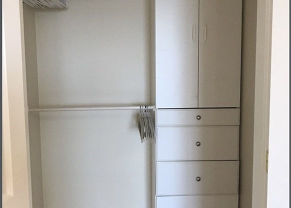 1 bed, 1 bath, 590 sqft, $3,400, Unit 19M