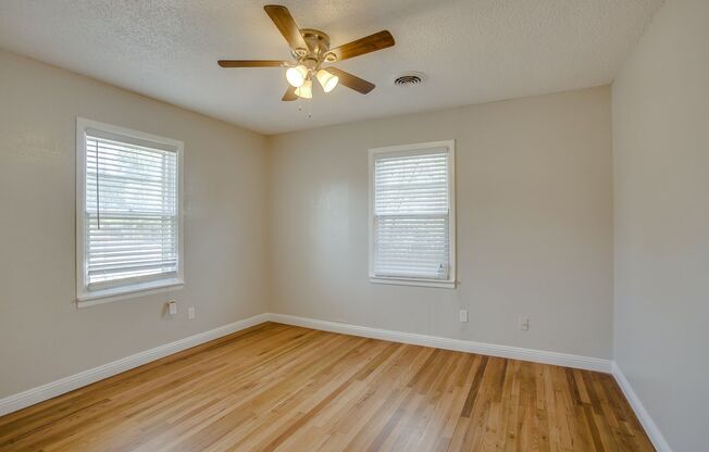 3 beds, 1 bath, $1,145