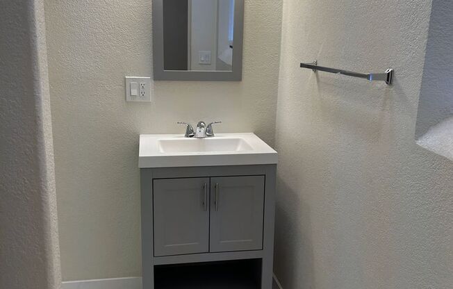 2 beds, 1 bath, $1,250, Unit Fremont332-B