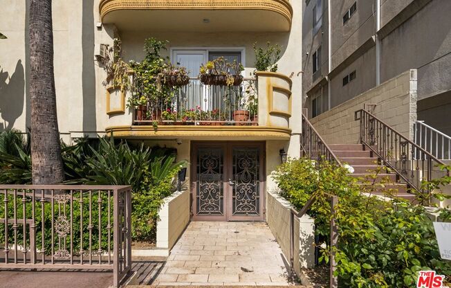 123 S Clark Dr # PH3