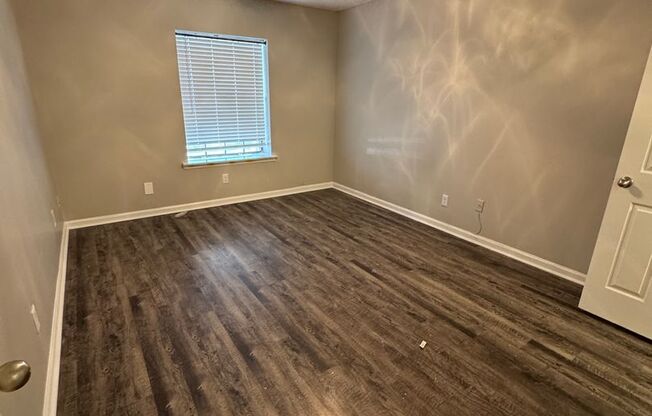 1 bed, 1 bath, 730 sqft, $1,075, Unit 61W