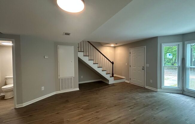 Spacious Auburn Townhome in Prime Location