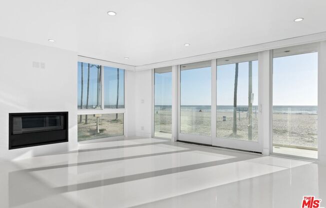 2419 OCEAN FRONT WALK