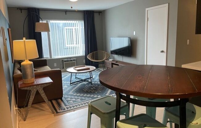 2 beds, 1 bath, $2,495, Unit 106
