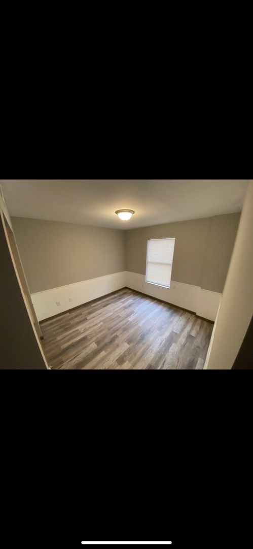 5 beds, 1.5 baths, 1,352 sqft, $3,750, Unit B