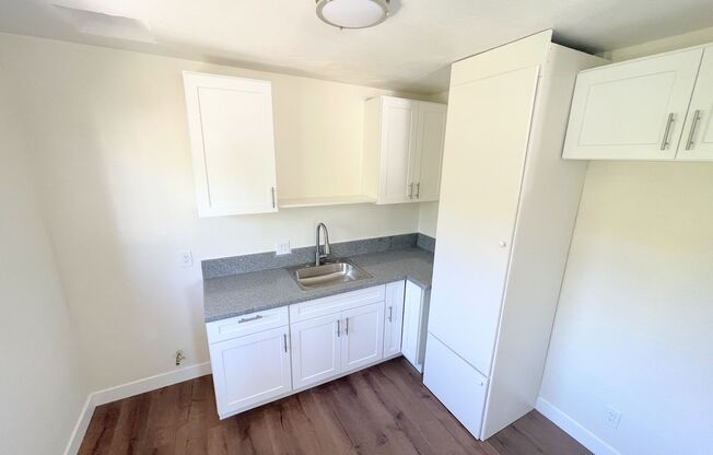 Completely updated 1bd/1ba within distance of DTLA, Inglewood, 105 and 110 fwys.