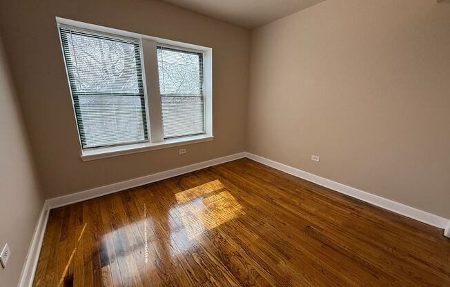 3 beds, 1 bath, $1,300, Unit 4834 #302