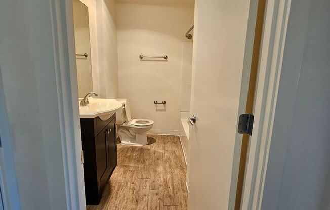 2 beds, 1 bath, 915 sqft, $1,495, Unit 40