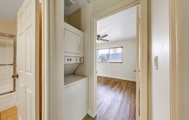 2 beds, 1 bath, $2,095, Unit # 47