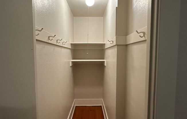 Studio, 1 bath, 352 sqft, $995, Unit 6