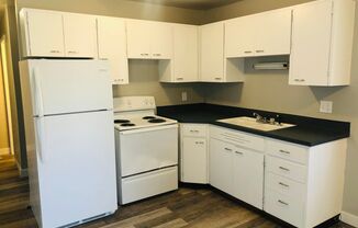 2 beds, 1 bath, $645, Unit 1