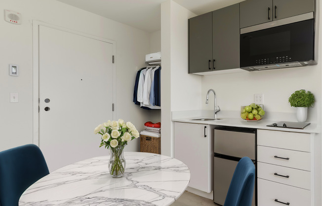 Studio, 1 bath, 251 sqft, $1,084, Unit 402 MFTE