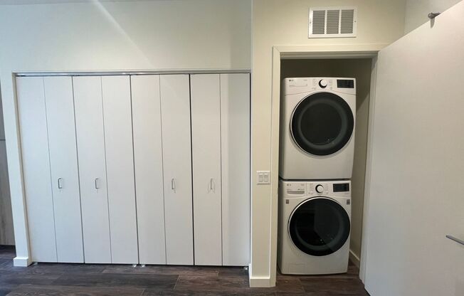 Studio, 1 bath, 459 sqft, $2,045, Unit 604