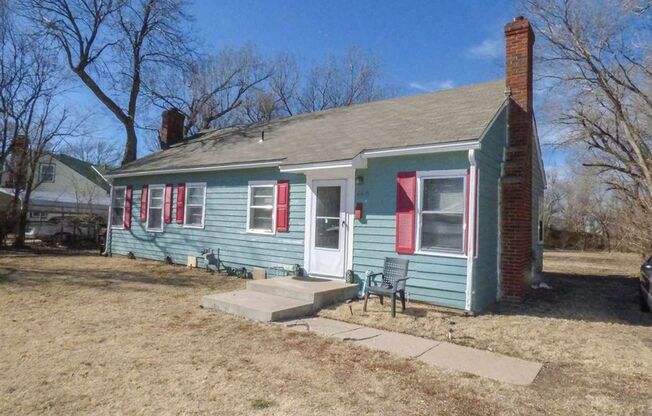 3 bed 2 Bath Home Super Large Back Yard