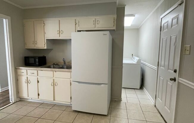 3 beds, 1 bath, $1,300