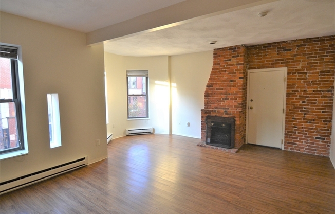 1 bed, 1 bath, 695 sqft, $3,100, Unit 12-4