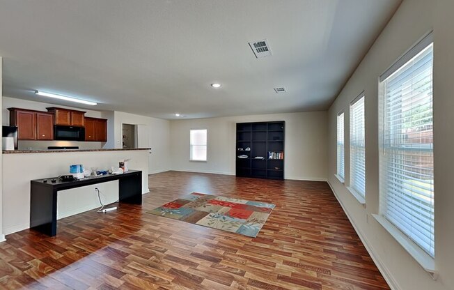 1115 LEIGH LN