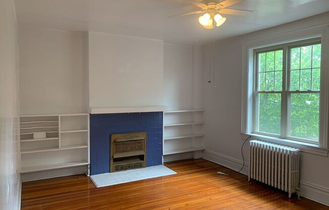 Spacious Two Story duplex on Walnut Street!