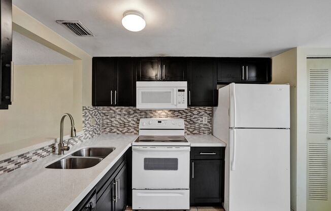 Townhouse with 2 Beds, 2.5 Baths, In-Unit Washer/Dryer
