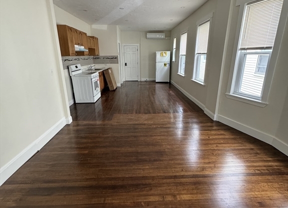 3 beds, 1 bath, 1,100 sqft, $3,000, Unit 1