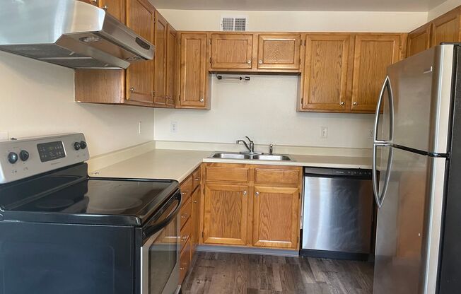 Great 2 Bed 1 Bath 2nd Level Condo in Northwest Longmont