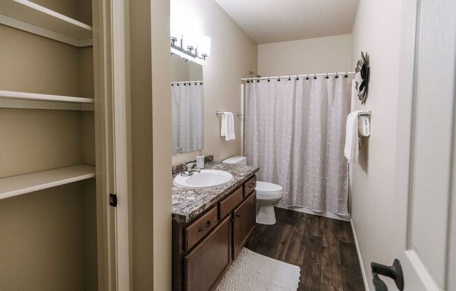 Lakewood Crossing Apartments