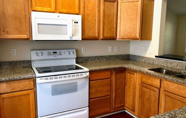 PRIME LOCATION! 3 Bed Apt close to Wrightsville Beach