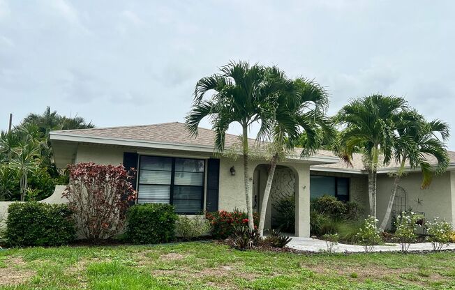 BEAUTIFUL 3 BEDROOM POOL HOME IN SANDPIPER BAY!