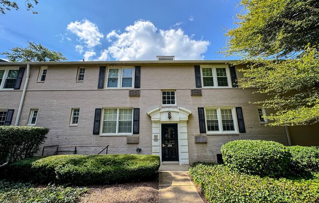 Charming 1 Bed 1 Bath Condo In Arlington Oaks
