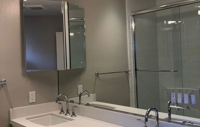 2 beds, 1.5 baths, 1,000 sqft, $3,695, Unit 11