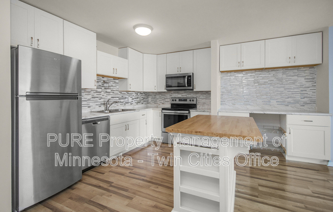 26 10th Street W