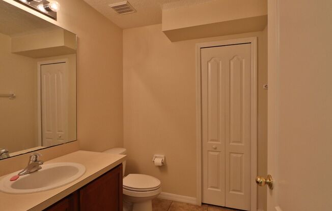 3/2.5/2 Town Home in gated community with public pool!
