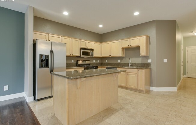 Charming Sherwood End Unit Available NOW Small Pets Negotiable 1 Car Attached Garage & Upstairs Laundry
