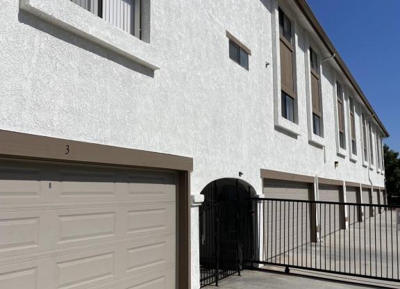2 beds, 2 baths, 1,295 sqft, $3,150