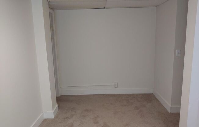 1 bed, 1 bath, 700 sqft, $985, Unit B1