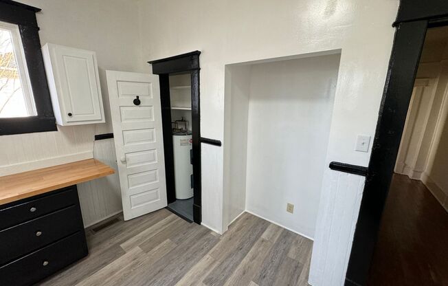 2 beds, 1 bath, $725, Unit Pearl322 (Downstairs)