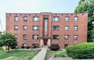 *** Spacious 1 Bedroom Apartments in the Heart of Mt. Lebanon * Pet Friendly  * Walk to the T * Available Now ***