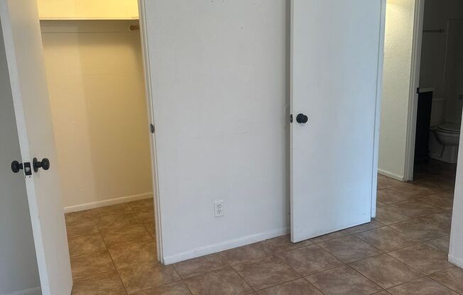 2 beds, 1 bath, $850, Unit 110