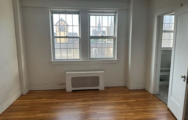 2 beds, 2 baths, 1,303 sqft, $2,165, Unit New King Edward  502