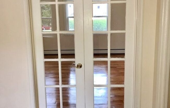 2 beds, 1 bath, 800 sqft, $1,695, Unit A12
