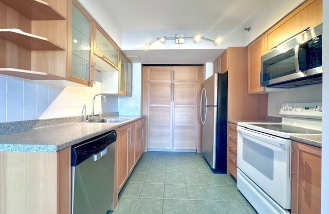 1 bed, 1 bath, 810 sqft, $2,950, Unit 422