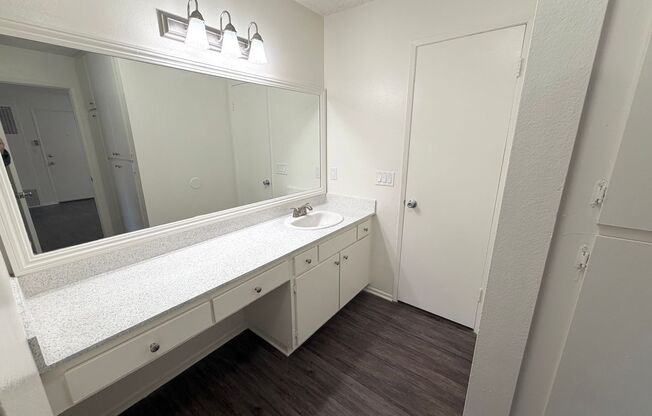 1 bed, 1 bath, 713 sqft, $1,995, Unit B114